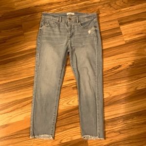 Fantastic DEAL!!! Old Navy, SIZE 6 MED. MODERN SKINNY CROP by LOFT🤗